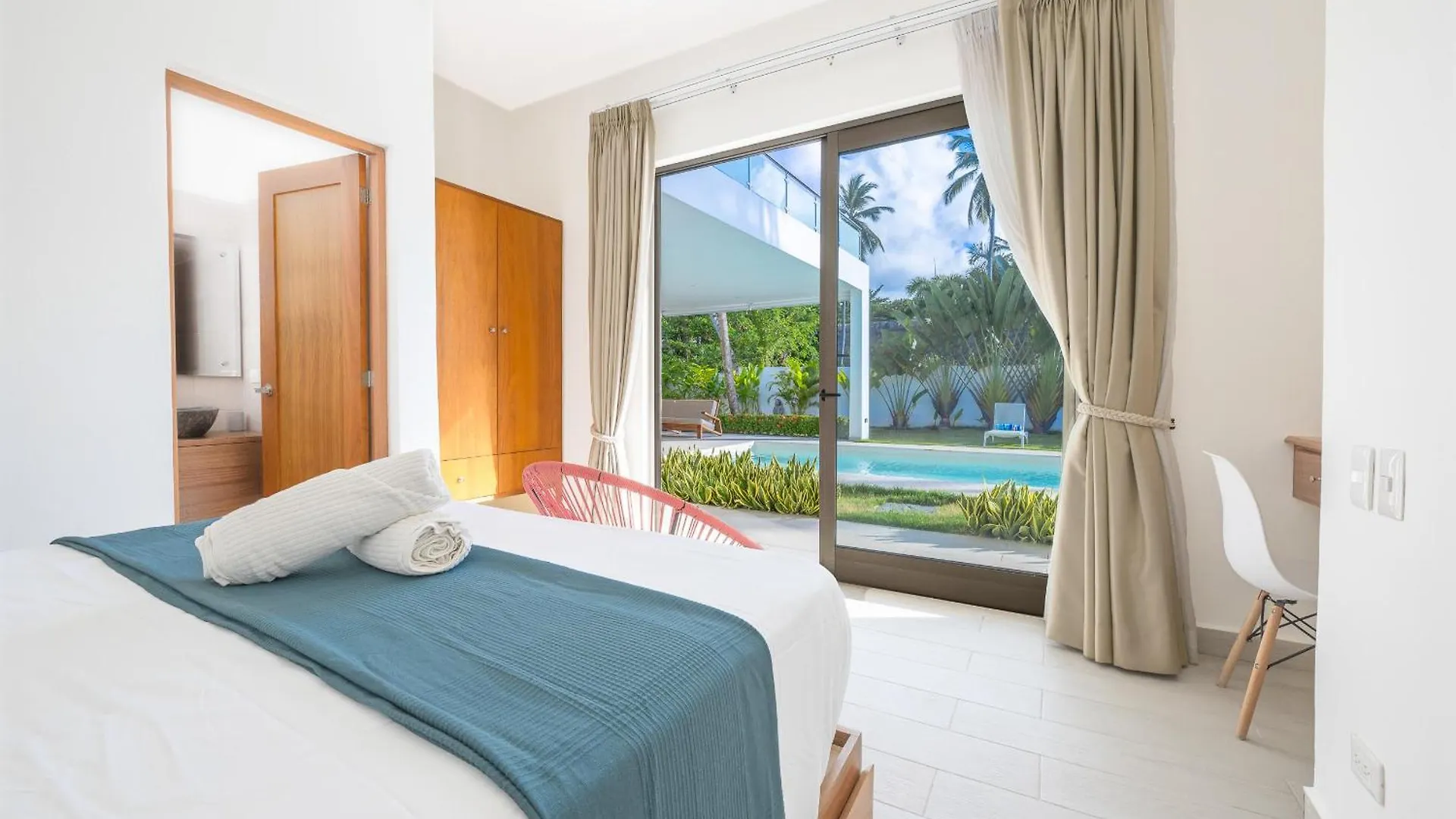 Villa Calma, Luxury For Big Groups At The Beach With Large Pool Лас Терренас